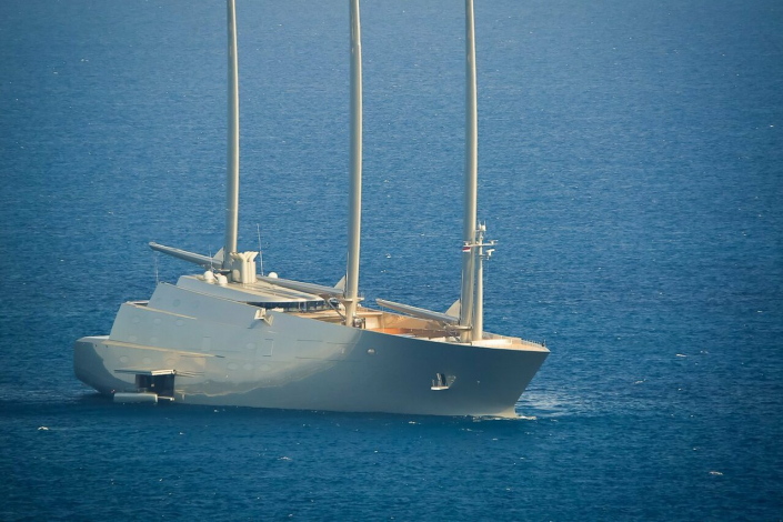 how long is the biggest yacht in the world