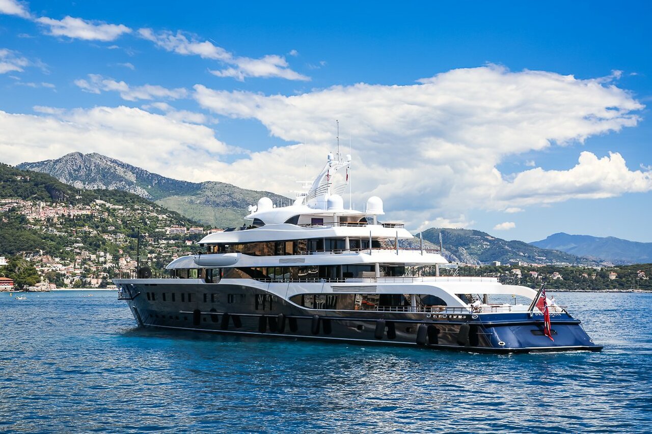 Bernard Arnault]: his Crazy US$ 70,000,000 Yacht Amadeus 