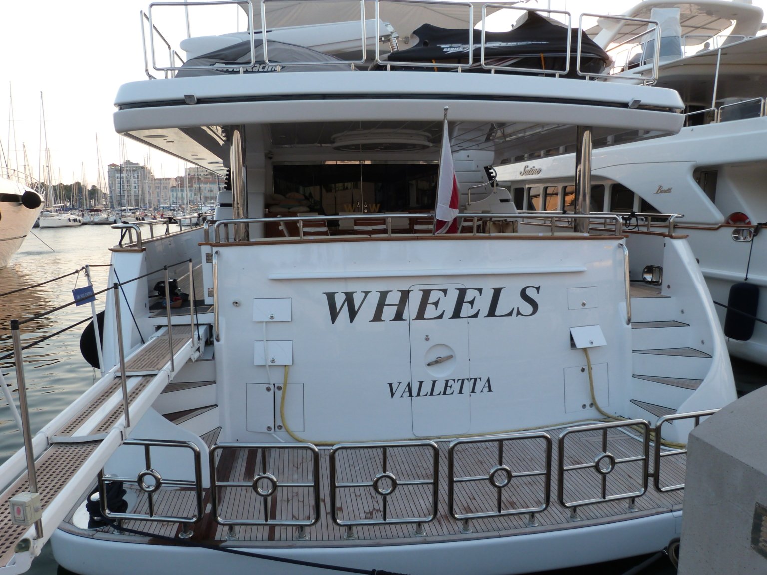 motor yacht wheels owner