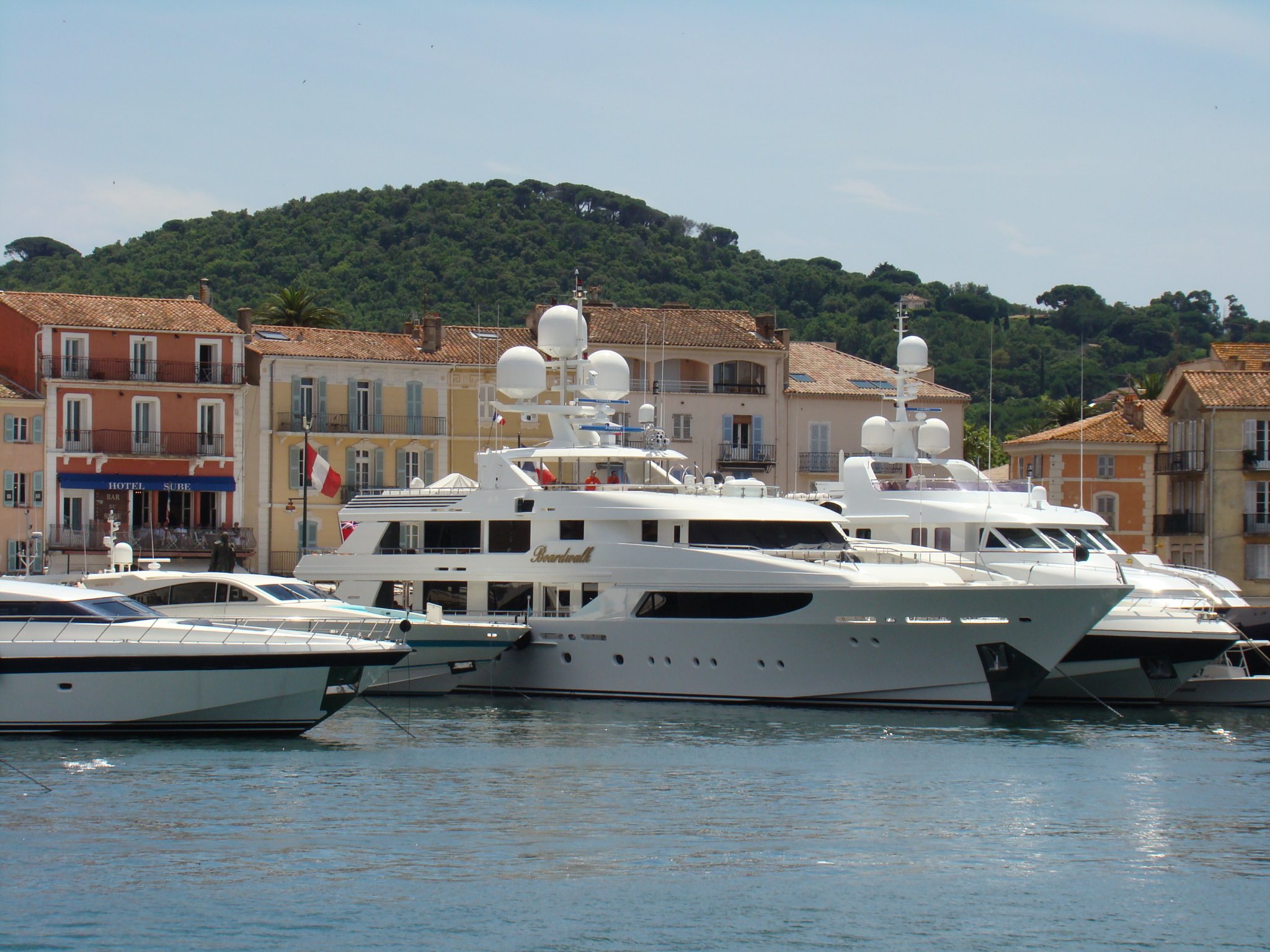 who owns the boardwalk yacht