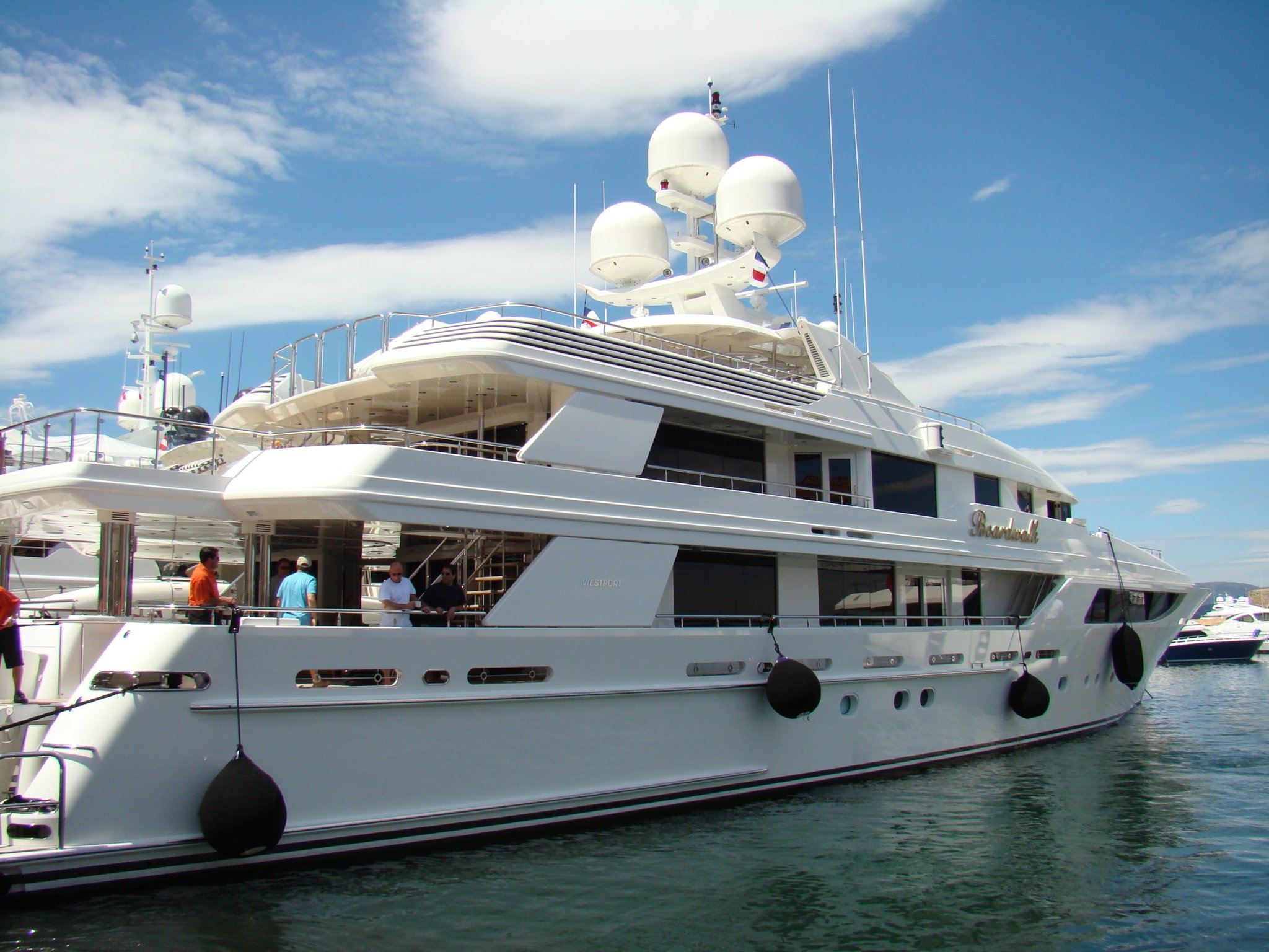 motoryacht boardwalk