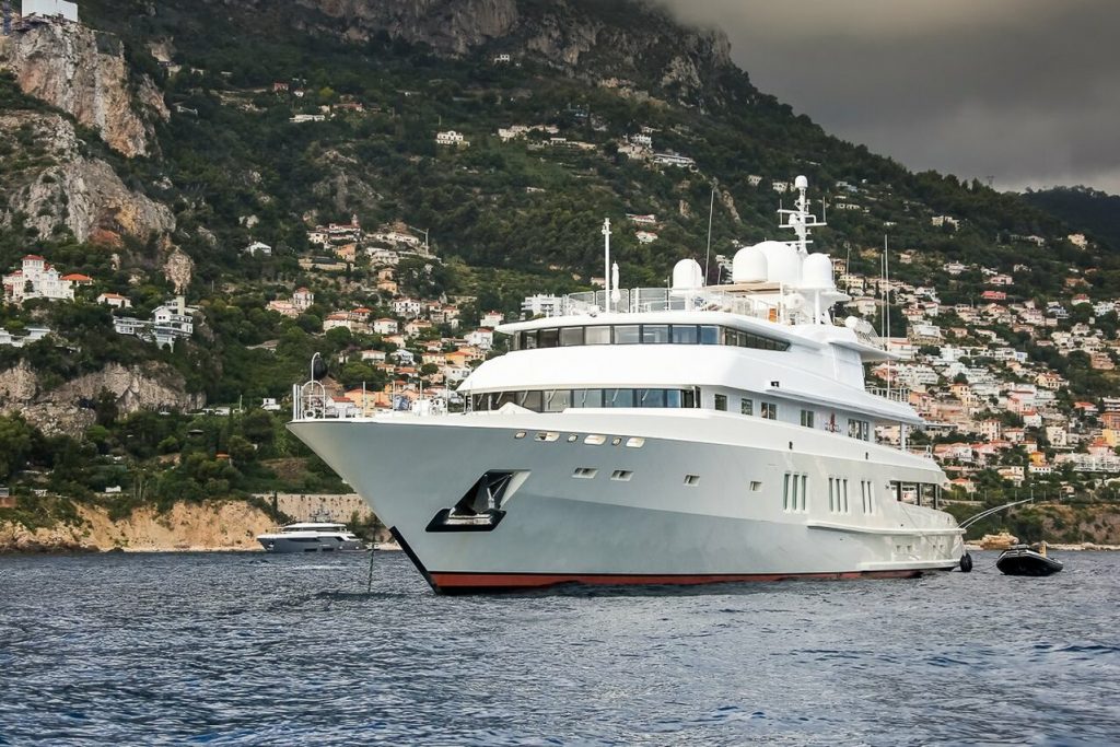 Yacht Coral Island • Lurssen • 1994 • Photos & Video