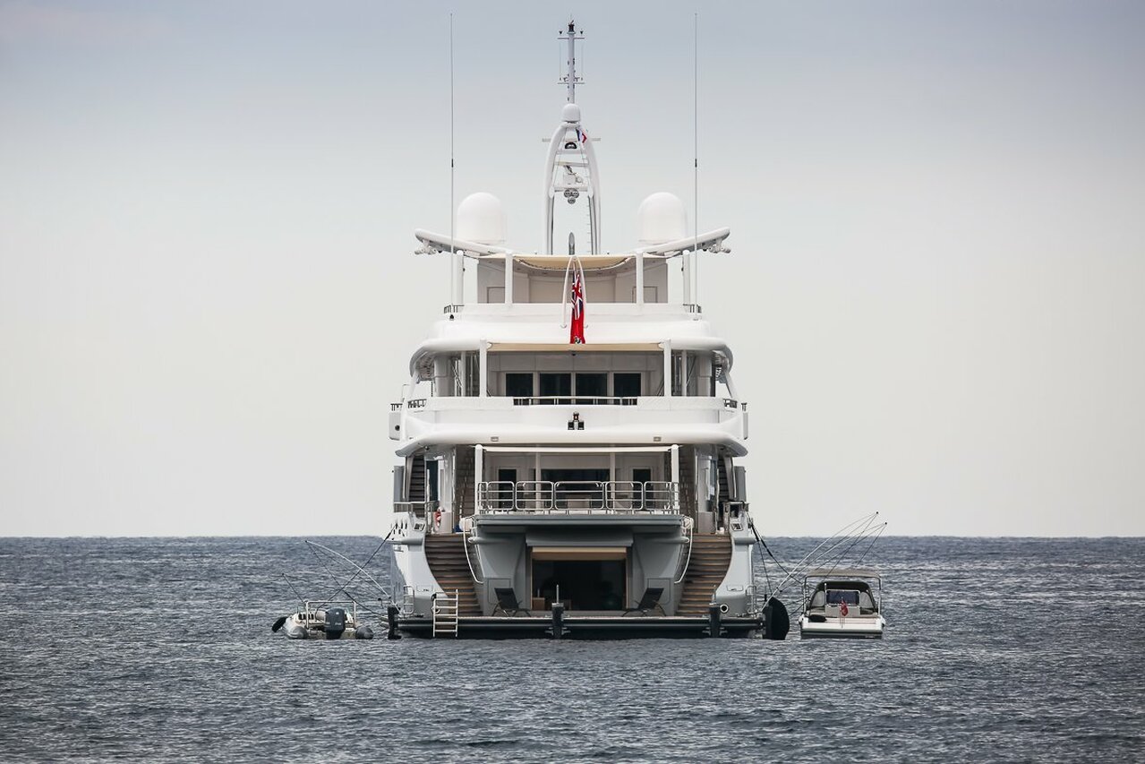 siren yacht proprietario