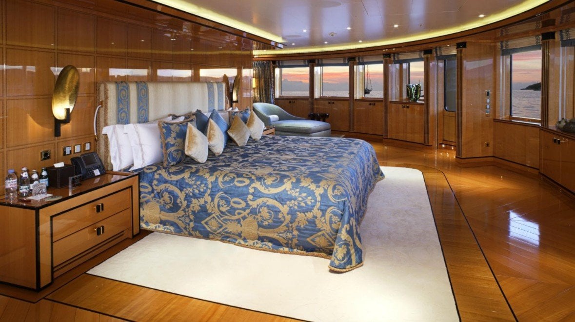 al raya yacht inside