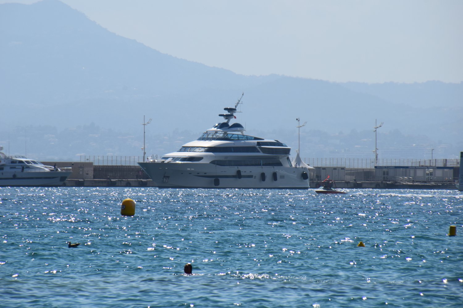 super yacht alamshar