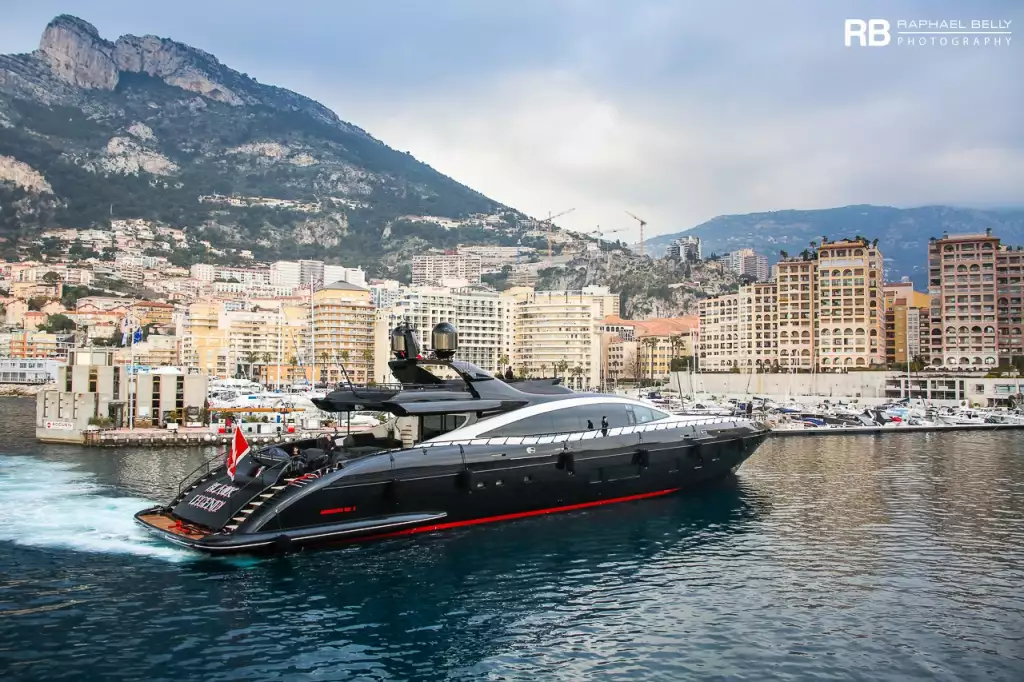 jacht Black Legend – 50m – Overmarine