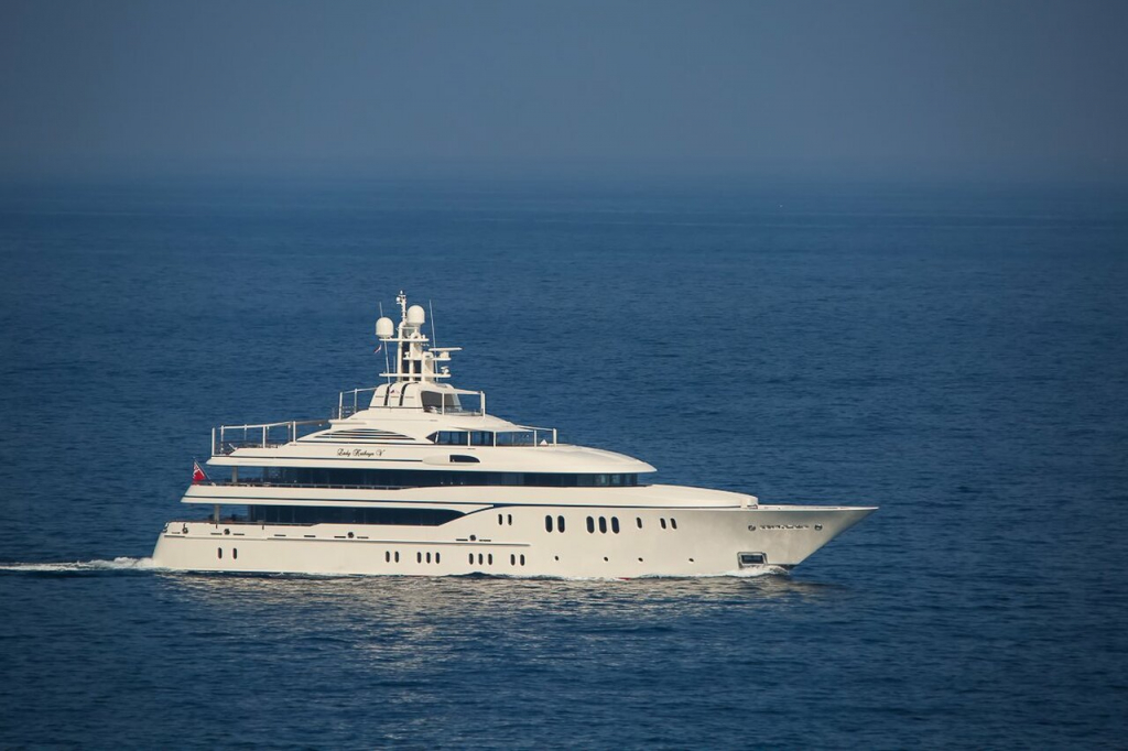who owns lady kathryn v yacht