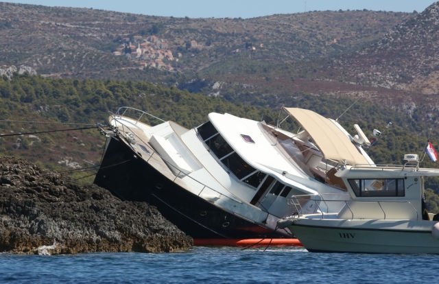 Yacht Crashes