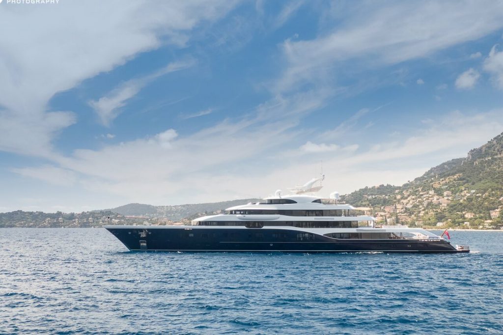 SuperYachtFan on X: Heli ops with the yacht Symphony. … She is owned by  LVMH chairman Bernard Arnault …  … 📷 Raphael Belly  … Follow @Superyachtfan  #superyacht #feadship #heliops #symphony #