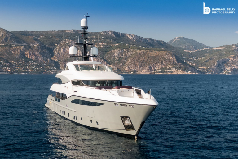 superyacht snow 5