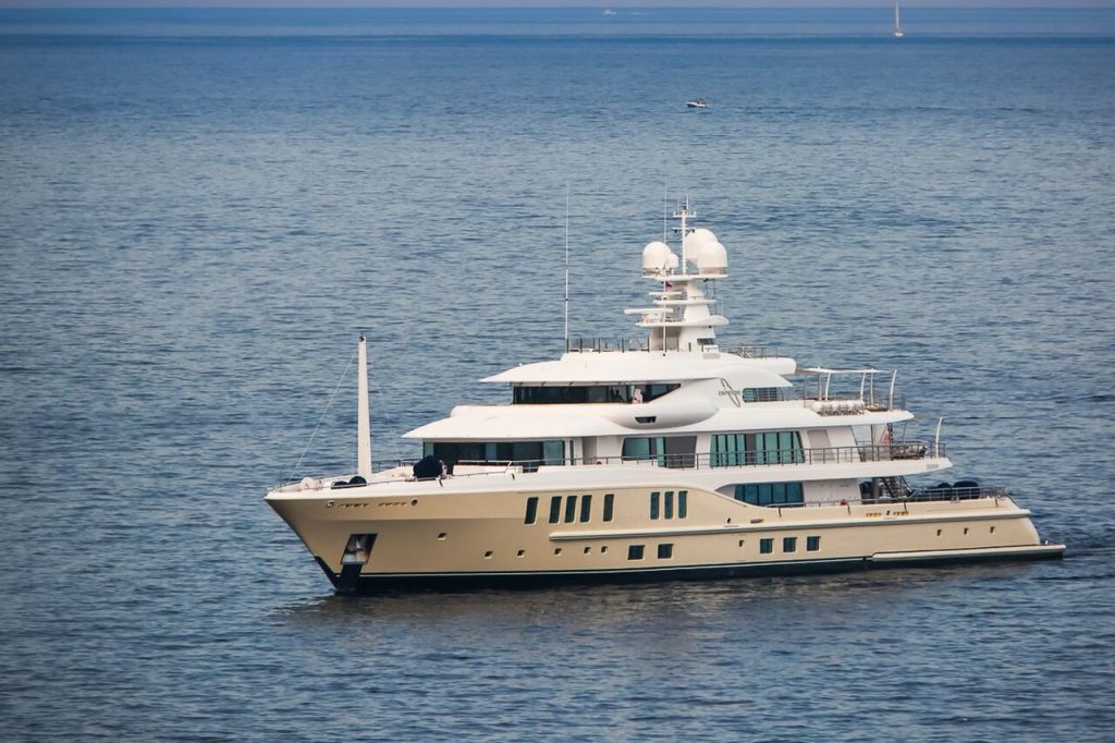 motor yacht universe