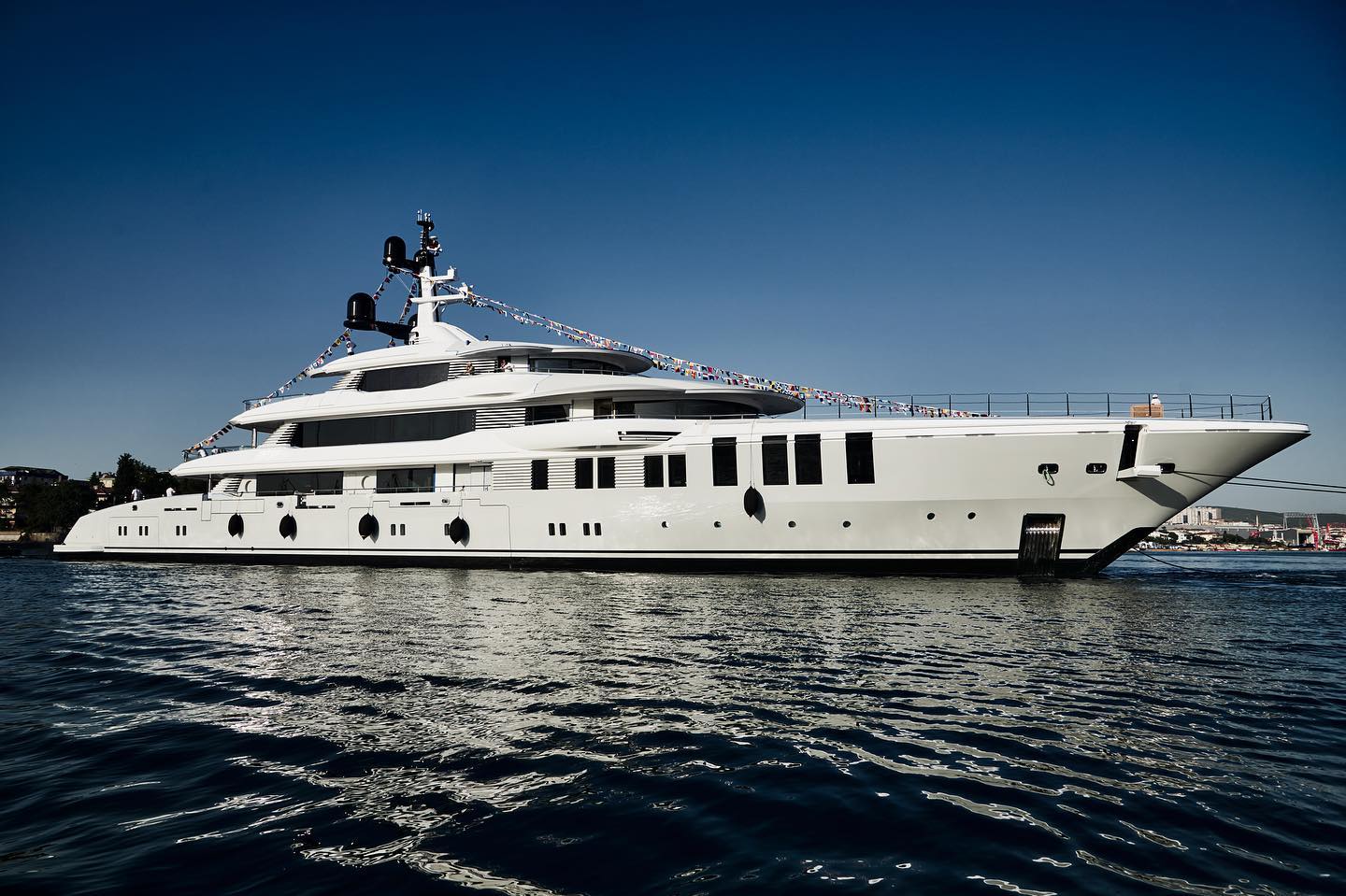 ROE Yacht • Venezuelan Billionaire $65M Superyacht