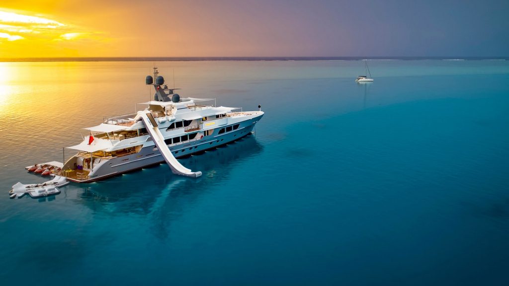 ENDLESS SUMMER Yacht • Jeffrey Hines $33M Superyacht • Delta Marine • 2017