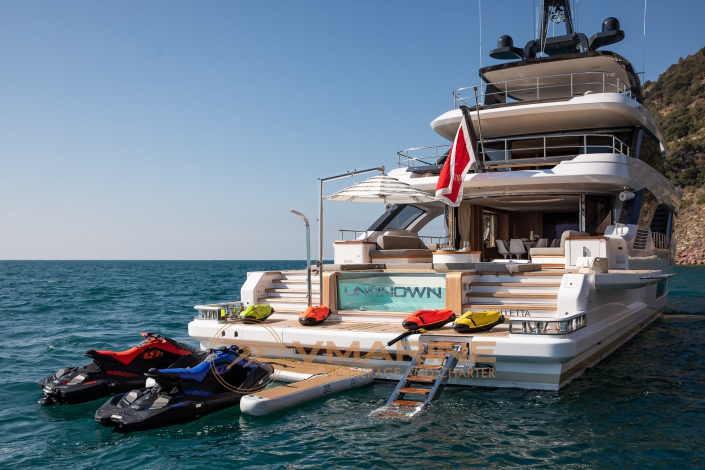 ibrahimovic chelsea owner yacht